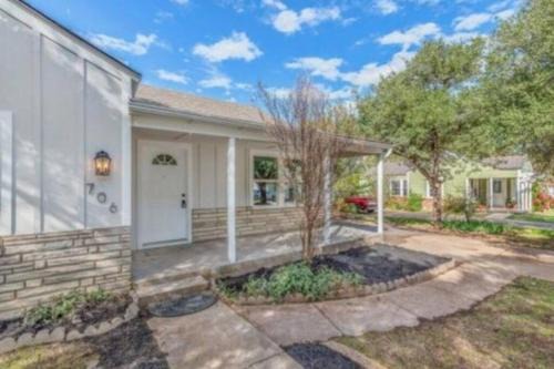 College Station House | Top-Rated Family & Pet-Friendly Getaway at Howdy Home