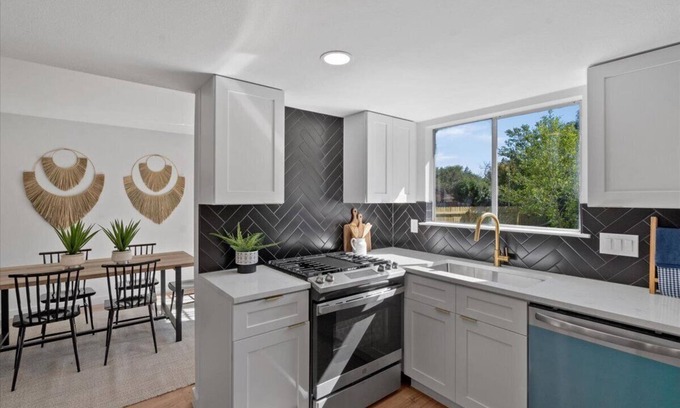 Milwood House | Modern Stay in Austin: Family-Friendly Comfort Awaits
