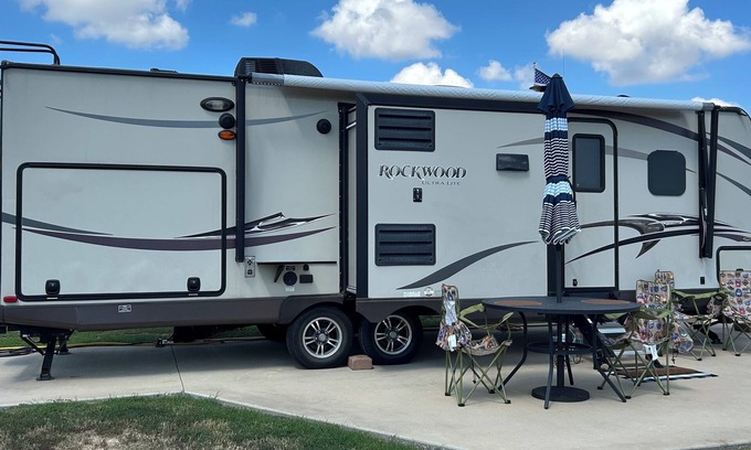 Coulter Sub Mcgee House | Pet-Friendly Howdy RV & Resort: 10min to Kyle Field