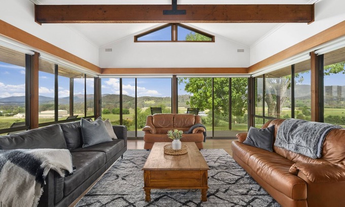Merriang South House | Discover Howells Hill: Ocean View with Family-Friendly Perks