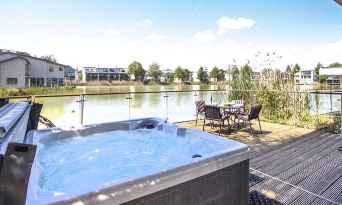 Cirencester House | Discover Howells Mere 27 at Crane Lodge - Family Friendly Haven