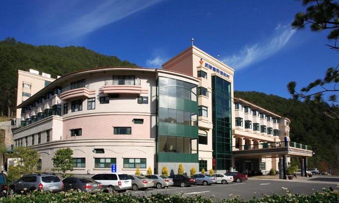 Heping Hotel | Explore Hoya Resort, Wuling - Family-Friendly Retreat