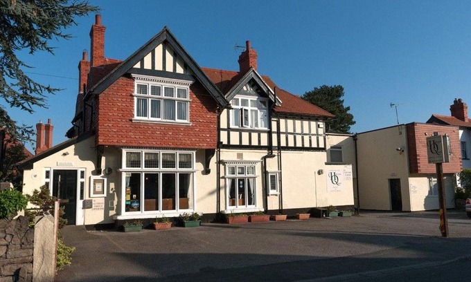 Prestatyn Hotel | Discover HQ Pencadlys: Rated 7.6 for Comfort & Value