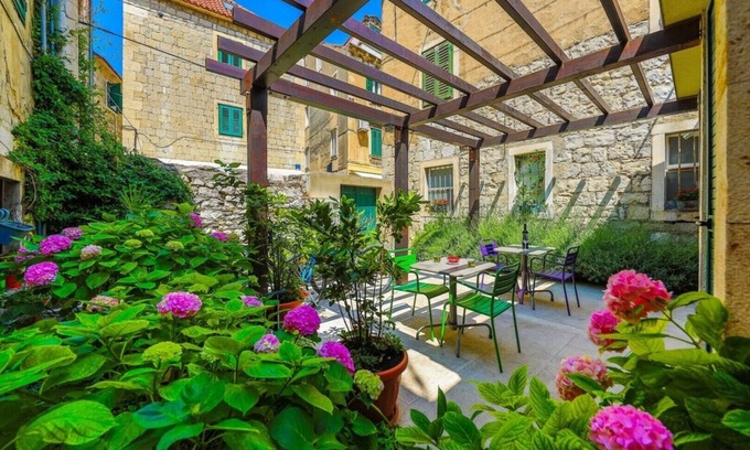 Old Town Apartment | Central Split Old Town Apartments with Garden & Ocean View