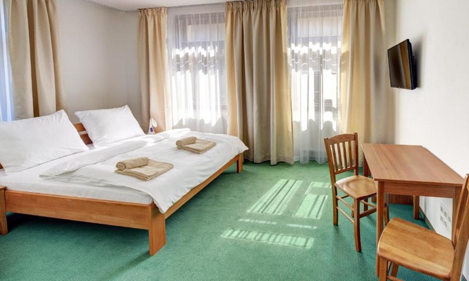 Becov nad Teplou Hotel | Pet-Friendly Hradní Bašta: Guest Rated 8.5/10