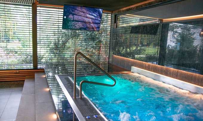 Hlohovec Hotel | Discover Hraniční zámeček: Guest Rated 9.8 with Spa & Pool