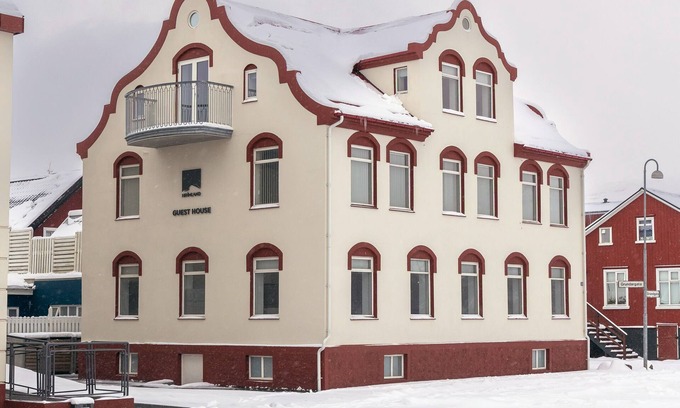 City Center Apartment | Top-Rated Hrimland Guesthouse with Child-Friendly Comfort