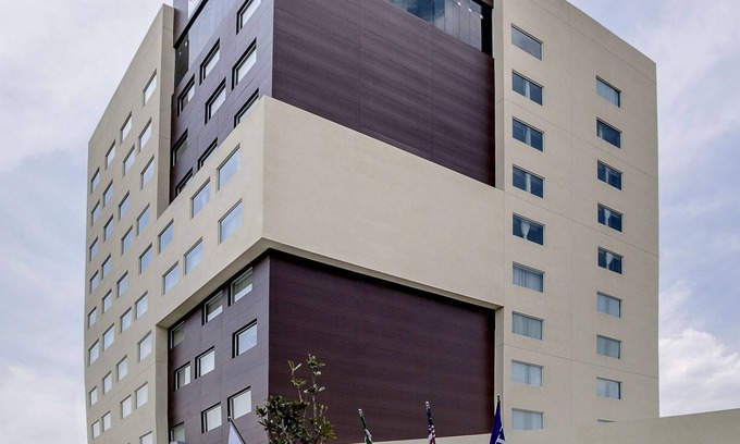 Irapuato Hotel | Elegant HS HOTSSON Hotel Irapuato with Pool & Spa