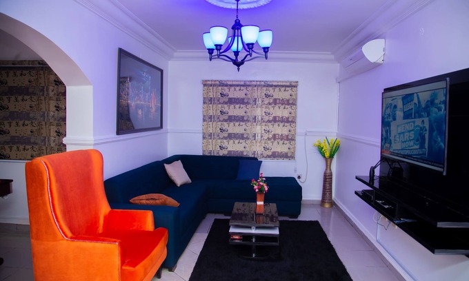 Wuse 2 Apartment | Stylish HT-Oriental Serviced Apartment with Pool & Family Perks