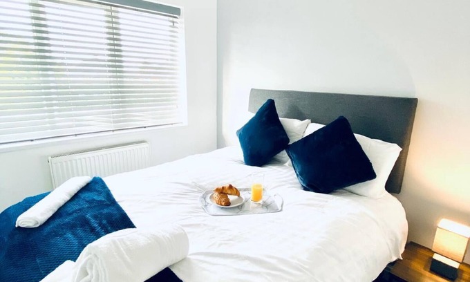 Anlaby Apartment | Budget-Friendly HU-Thirteen Apt One with Family Amenities