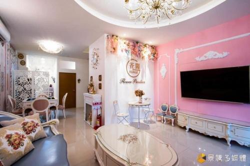 Wujie House | Discover the Comfort of Hua Ge B&B with Pool & Breakfast