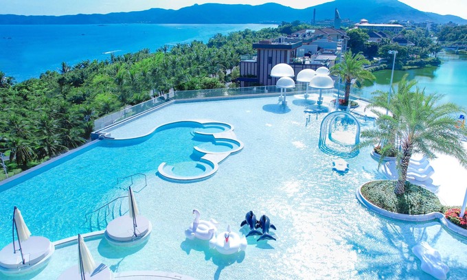 Jiyang Hotel | Experience Hualuxe Sanya Yalong Bay Resort with Ocean Views