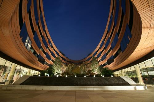 Xuhui Hotel | Elegant HUALUXE Shanghai Twelve At Hengshan Hotel Experience