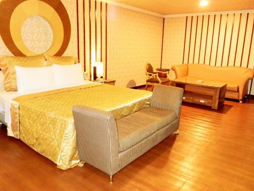 Pingtung Hotel | Huang Xing Motel: Family-Friendly Stay with Breakfast Included