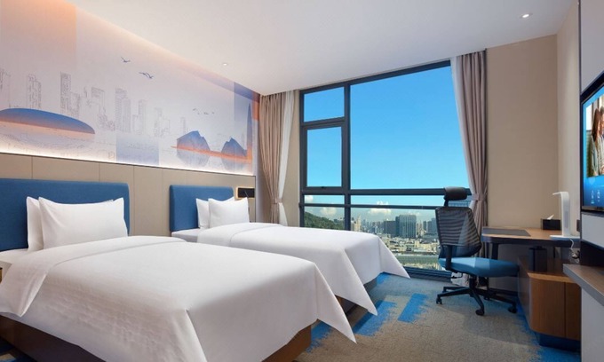 Bao'an Hotel | Convenient Stay at Huanpeng by Hilton Shenzhen Baoan Airport