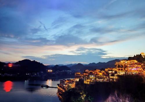 Xiangxi House | Huazhu Xizhou Impression Inn Furong Town Waterfall Branch