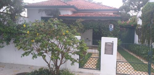 Sao Paulo House | Discover Urban Nature with Family-Friendly Amenities
