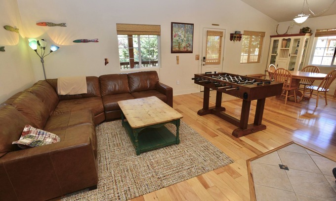 McCall House | Discover The Hubbard Cabin: Steps from Payette Lake