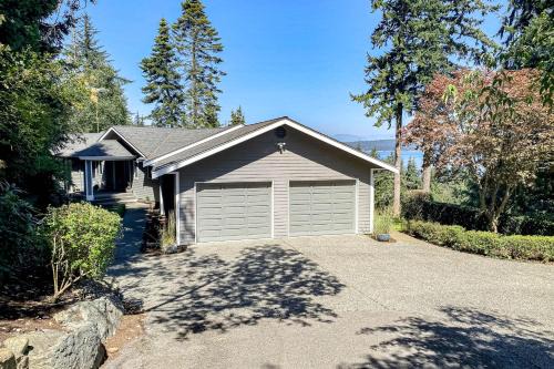 Oak Harbor House | Family-Friendly Retreat at Hubbard Hill Haven