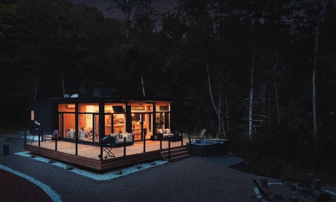 Amherst Ski Chalet | Enchanting Starry Tremblant: Glass View Cabin with Spa