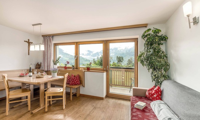 Feldthurns Apartment | Huberhof Apartment 'Golden Delicious' with Mountain Views