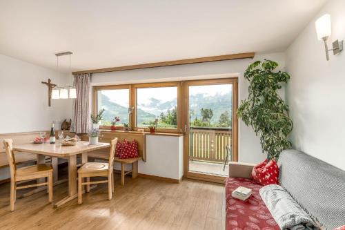 Feldthurns Apartment | Guest Rated 9.8: Huberhof App with Family-Friendly Perks