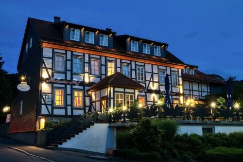 Goslar Old Town Hotel | Welcoming Hubertus Hof: Family-Friendly Getaway Awaits