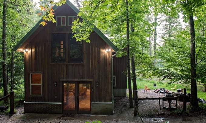 Stanton House | Huckleberry Farmhouse: Guest Rated 9.8, Pet Friendly Getaway