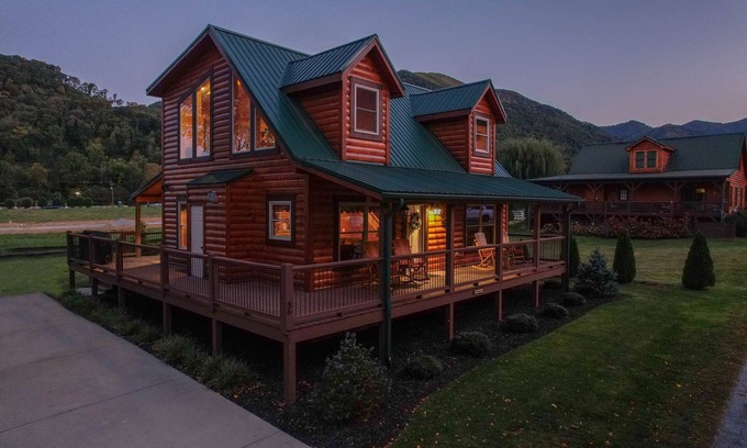 Maggie Valley Cabin | Unforgettable ELK Experience at Huckleberry Lodge in the Smokies