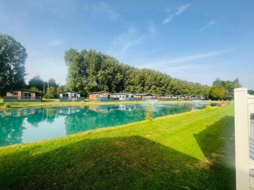 Allerthorpe House | Experience Huckleberry Lodge with Hot Tub & Pet-Friendly Access