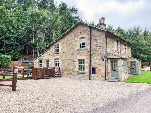 Pickering House | Hudson Cottage - Pet & Child Friendly Getaway in the UK