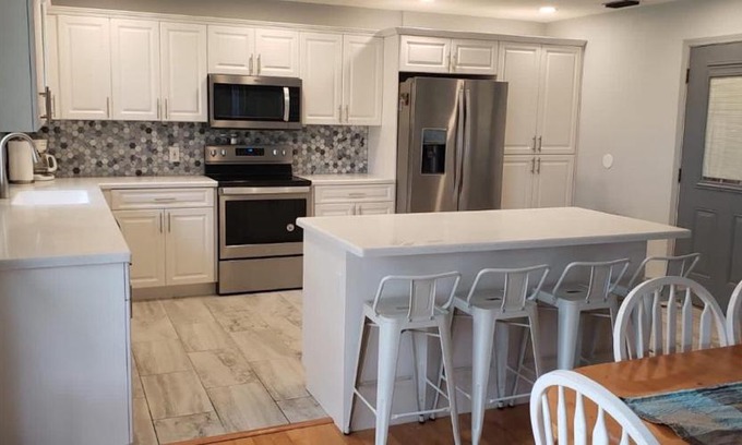Highlands House | Inviting Hudson Home: Child-Friendly Retreat with 9.4 Rating