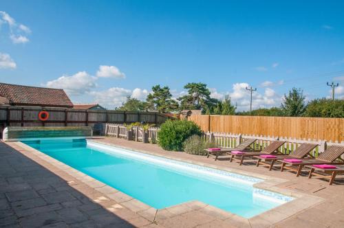 Upton Cheyney House | Oceanfront Hudson House with Pool and Hot Tub Retreat