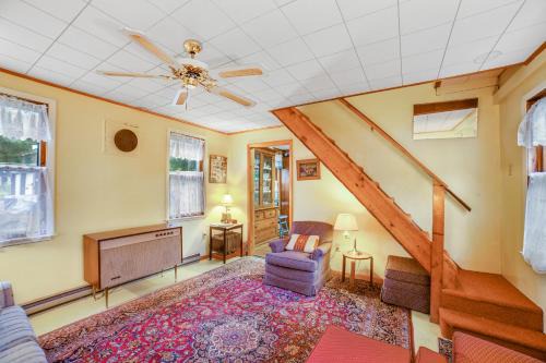 Chestertown House | Welcoming Hudson Riverside Cottage: Ideal for Families