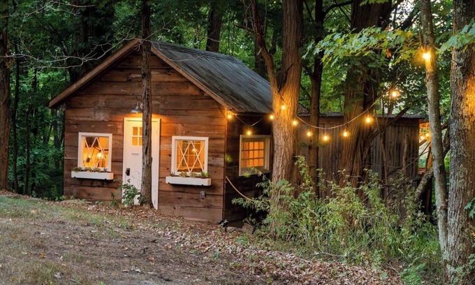 Hyde Park Cabin | Unique Hudson Valley Treehouse with Outdoor Bathtub