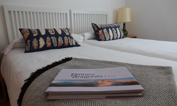 Formigal Apartment | Huegas by PIRINEOS 360 - Family-Friendly Getaway in Formigal