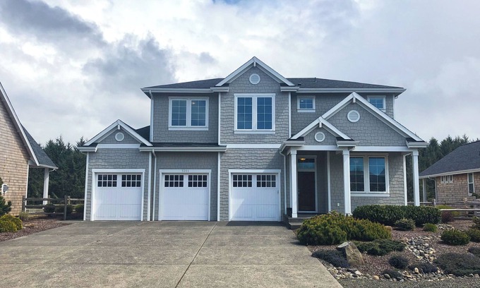 Gearhart House | Experience HUFF'S BEACH HOUSE: Oceanfront Escape Awaits
