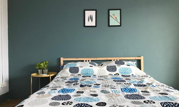 Wieng House | Cozy Hug House: Family-Friendly Stay with Kitchen Amenities