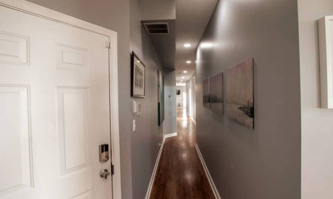 Near West Side House | Spacious 3BD West Loop Penthouse with Balcony & Great Reviews