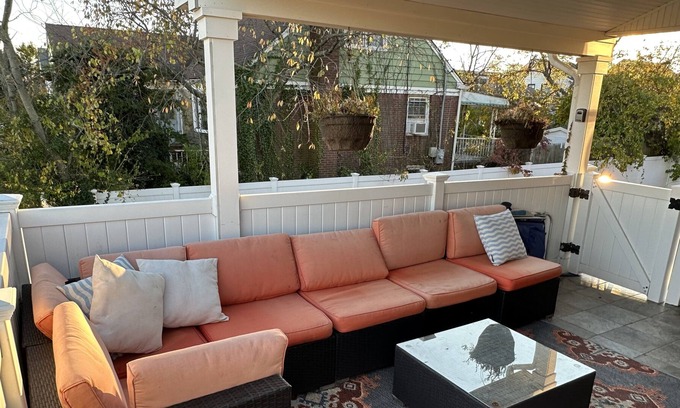 Long Beach House | Spacious Family Retreat Just Steps from the Ocean