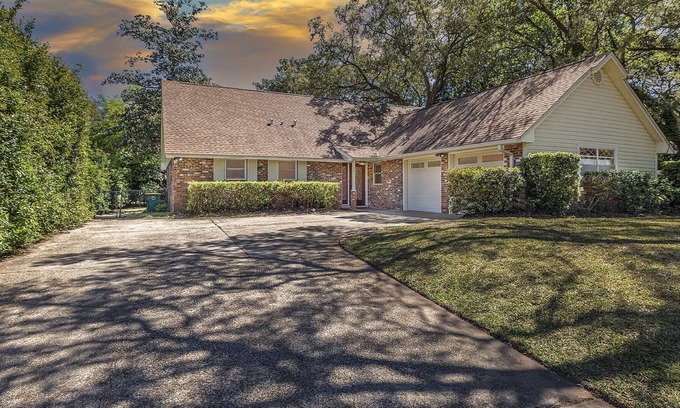Ocean City House | Huge 3 Bed/3Bath Home in the Heart of Fort Walton Beach