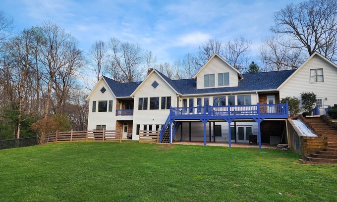 Cleveland Bed & Breakfast | Exclusive 6-Bedroom Retreat Near Wineries & Helen Attractions
