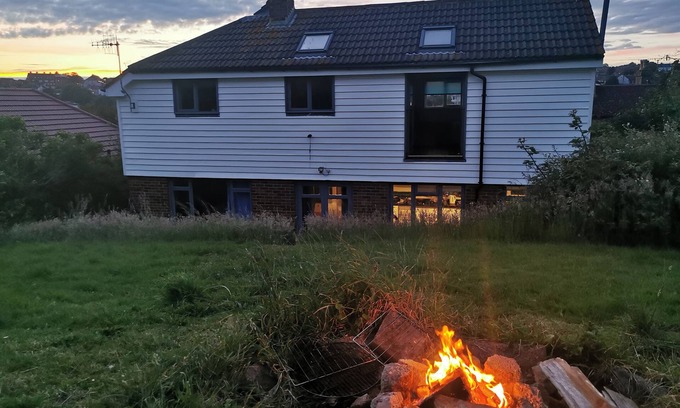 Old Town Hastings House | Huge 6 bedroom house, near beach, cliffs & Old Town, 180 square meters