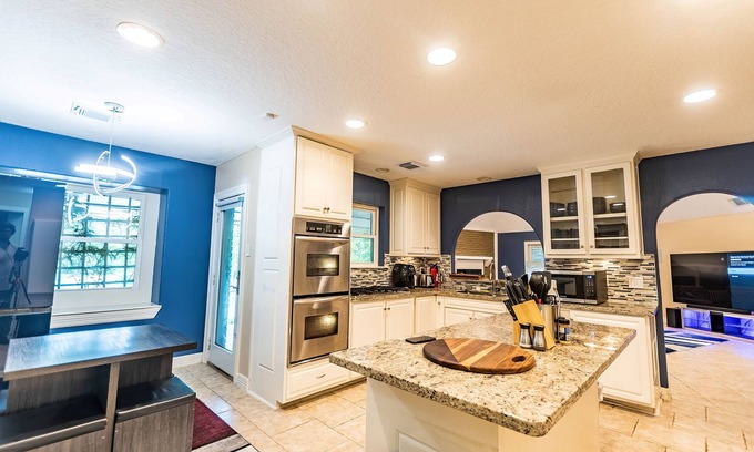 Houston House | Spacious 6-Bedroom Retreat with Pool, Spa & Game Room