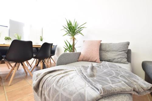 Wilten Apartment | Spacious Apartment in Prime Location with Parking