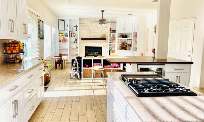 Austin House | Family-Friendly Retreat with Large Backyard by Commons Ford Lake