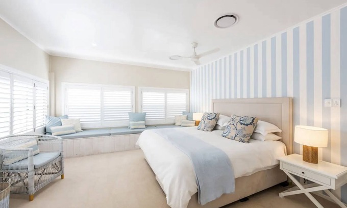 Yamba House | Beach House Retreat with Pool and Ocean Views Near the Shore