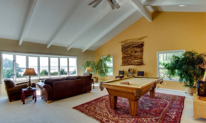 Yachats House | Beachfront Retreat with Hot Tub & Breathtaking Views