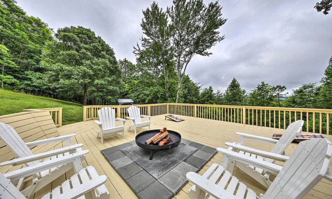 Blairsville Cabin | Impressive Blairsville Cabin with Game Room & Mountain Views