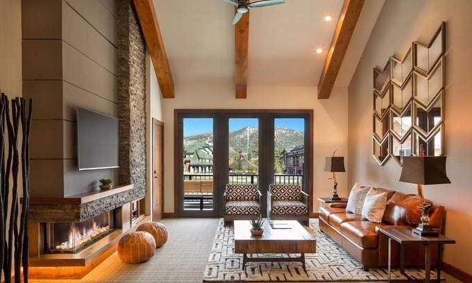 Lakeside Park Condo | Inviting Condo Near Gondola with Pool & Hot Tubs